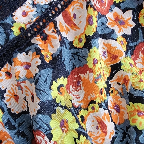 🌸 CATO Girls Floral Print & Black Lace Dress – Size M (10/12) 🌸 - Picture 3 of 3